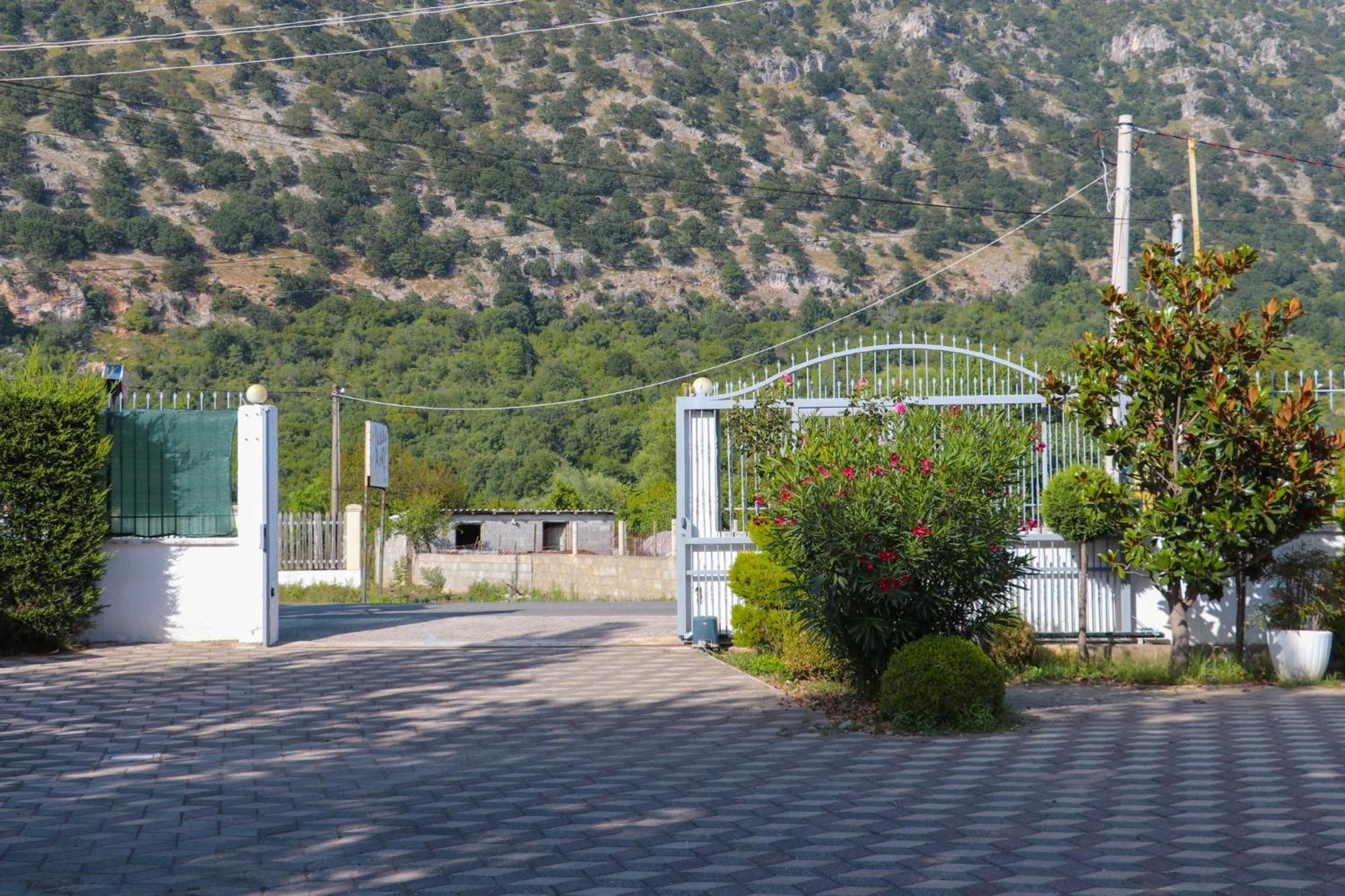 Hotel As Baks-Rrjoll Shkodër Exterior foto